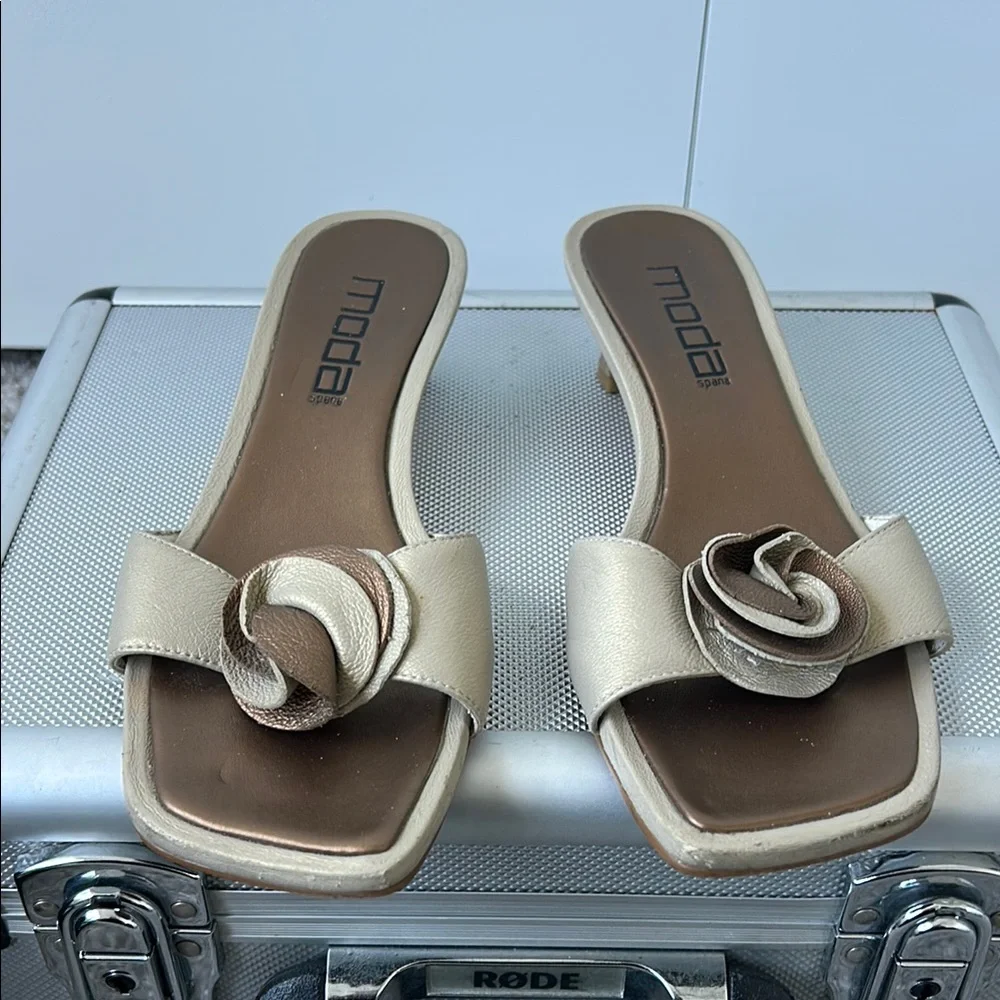 Vintage Moda Women's Cream Slide Sandals‎ VTG